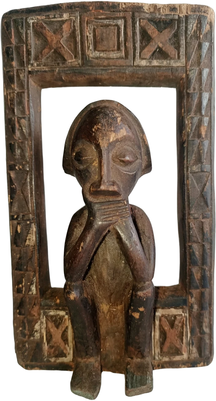 Statue dans un cadre en bois sculpté, art africain